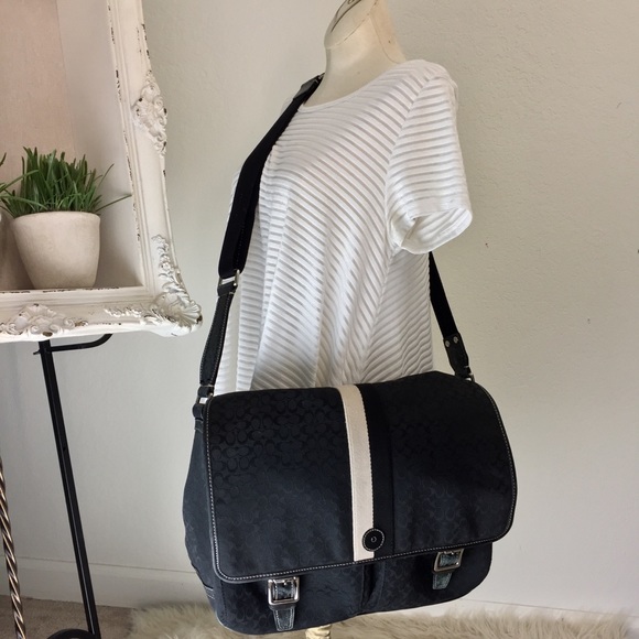 Coach Handbags - Black Coach signature messenger bag